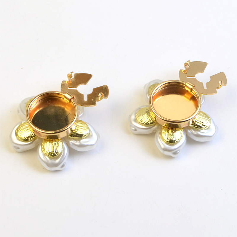 Alloy Pearl Flower Rhinestone Cufflinks