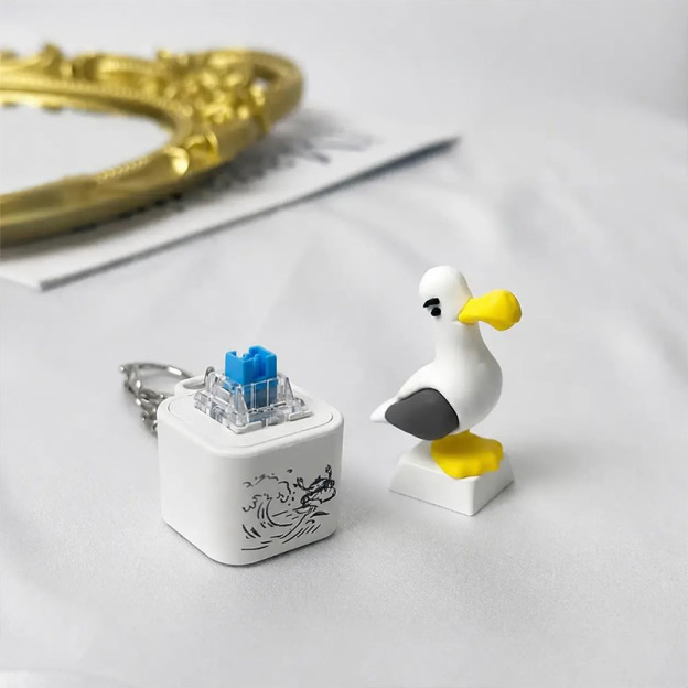 Seagull-shaped stress-relief button keychain