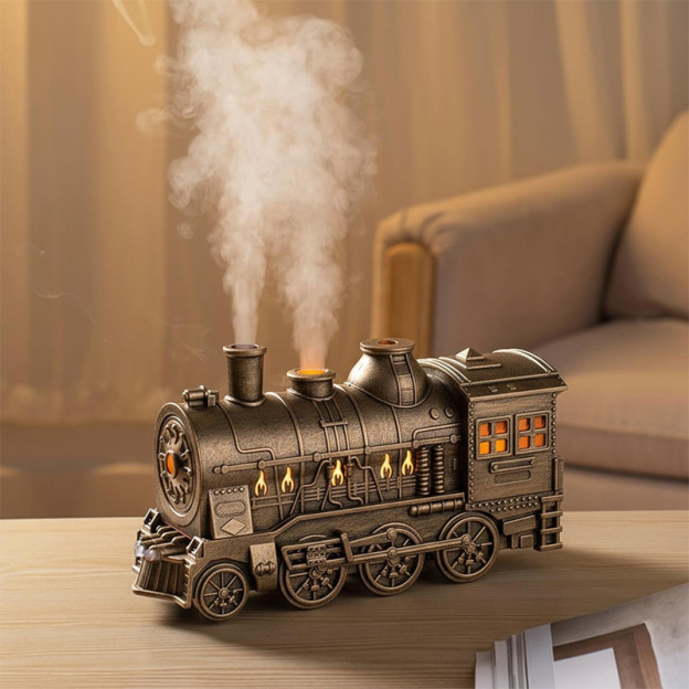 Retro train-shaped steam aroma diffuser