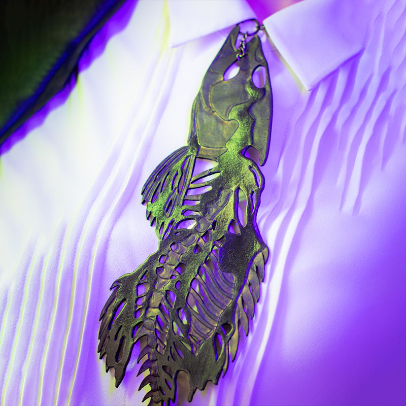 Fish-shaped leather tie