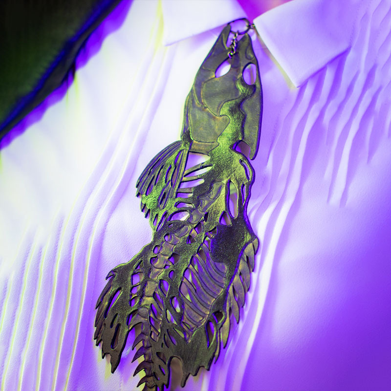 Fish-shaped leather tie