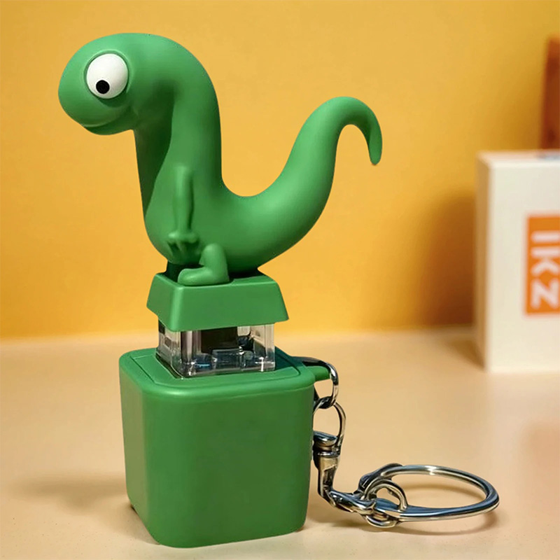 Lizard-shaped stress-relieving button keychain