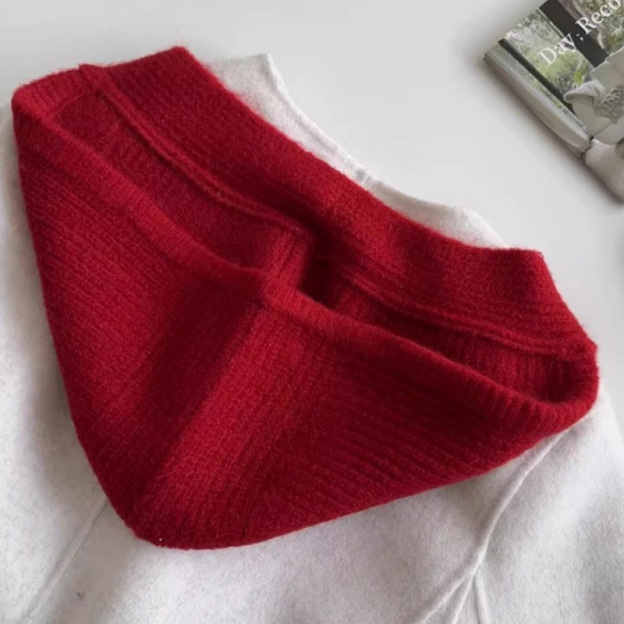 Thick knitted angled hood