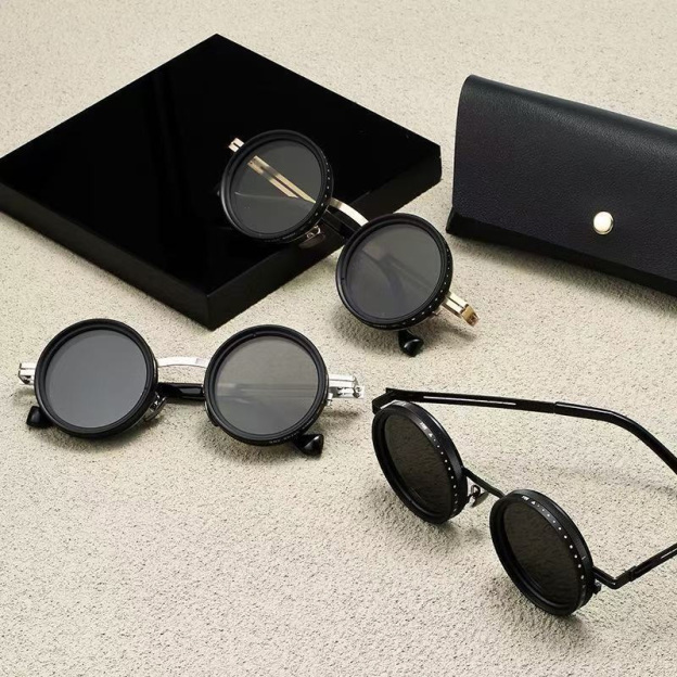 Adjustable light-reducing sunglasses