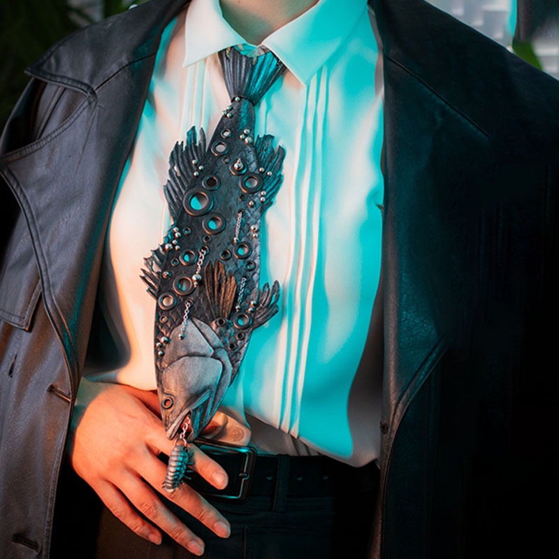 Fish-shaped leather tie