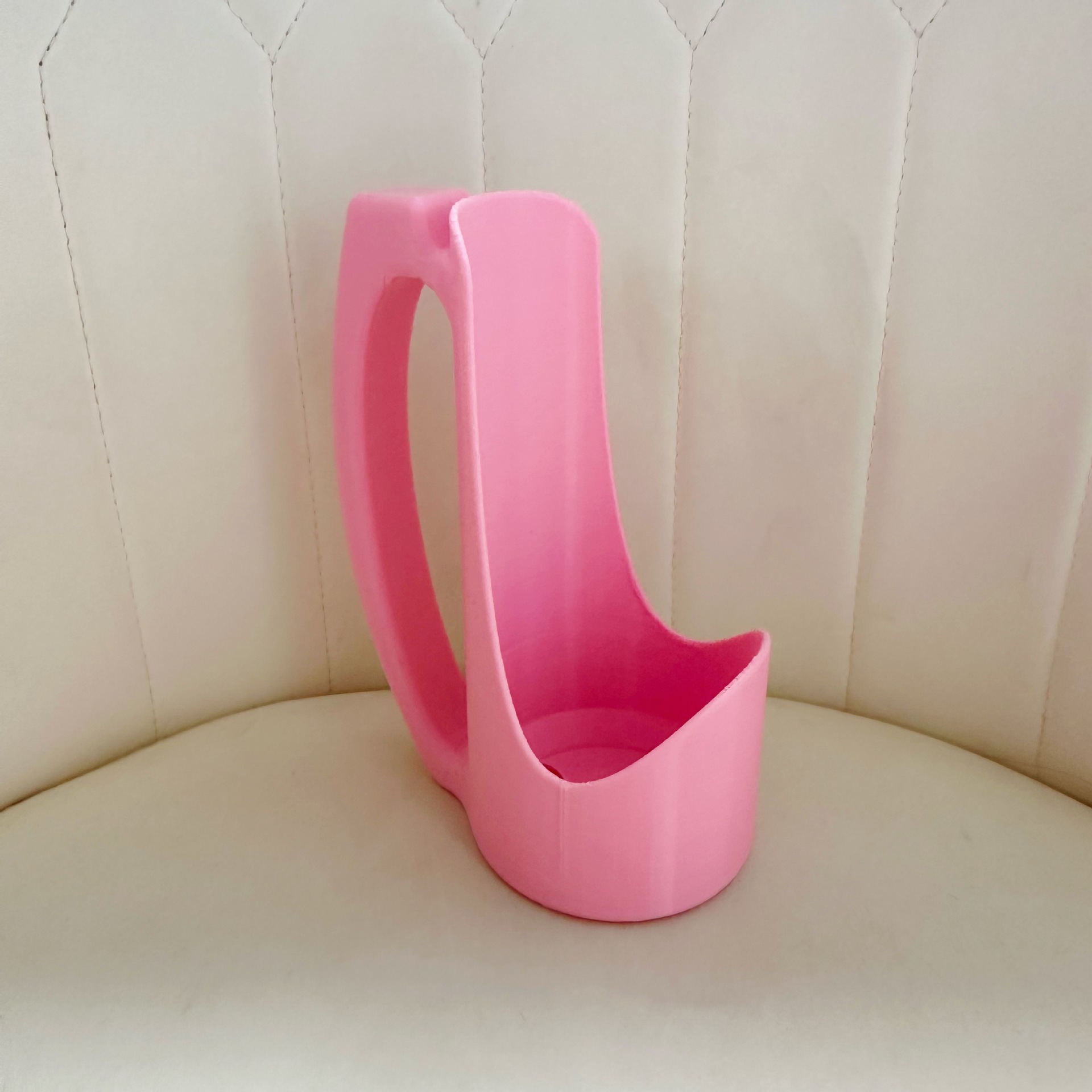 Slim can holder with handle