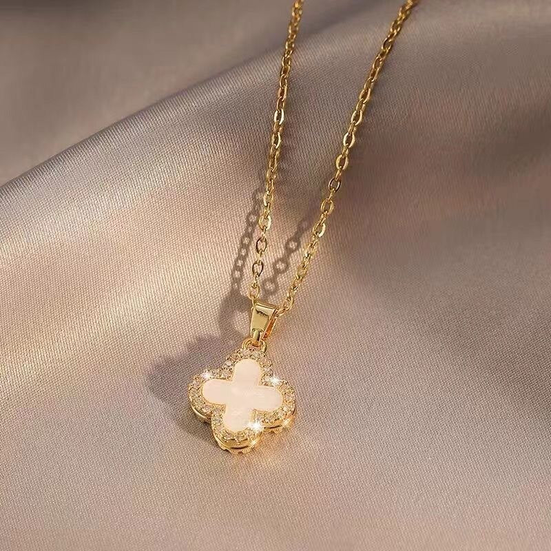 Diamond Clover Necklace Premium Feeling Collarbone Chain