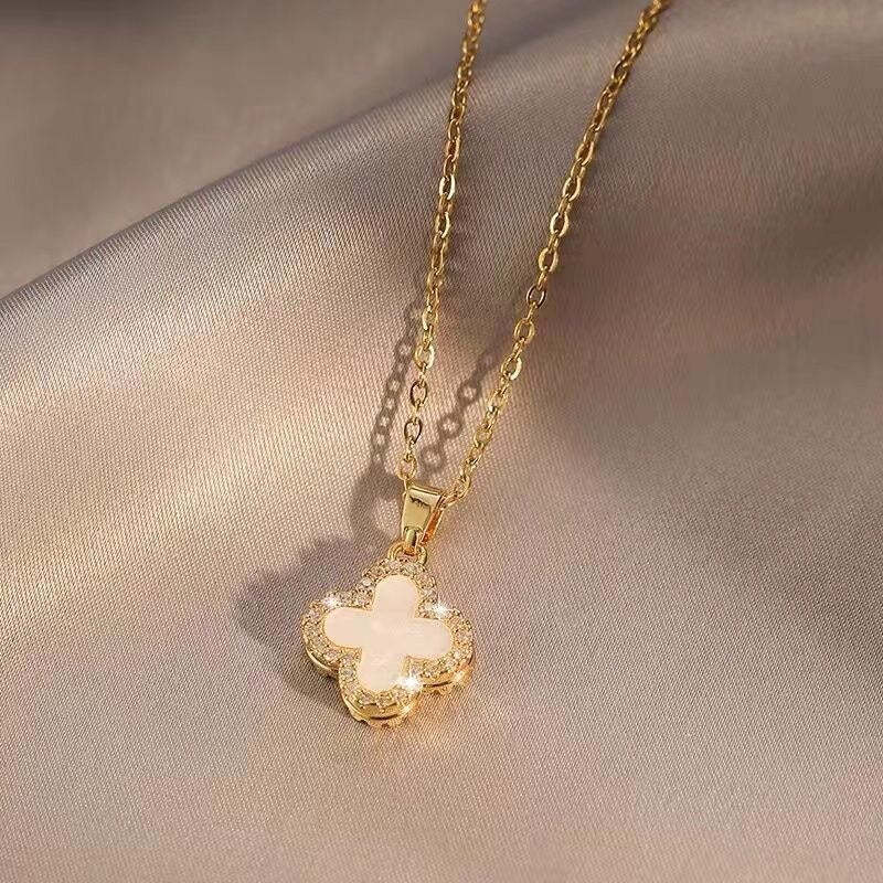 Diamond Clover Necklace Premium Feeling Collarbone Chain