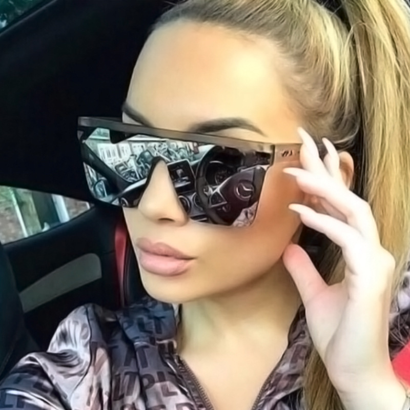 Large-frame one-piece sunglasses
