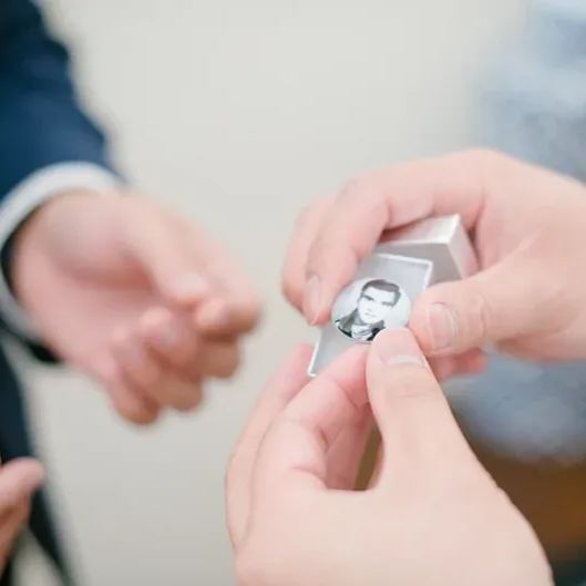 Men's lapel pins, corsage jewelry, lapel pin souvenirs, wedding day gifts for bride and groom