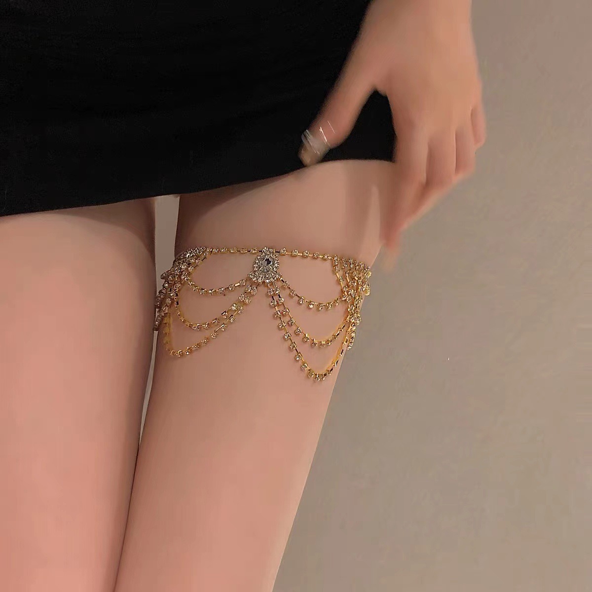 Multi-layer crystal leg chain 