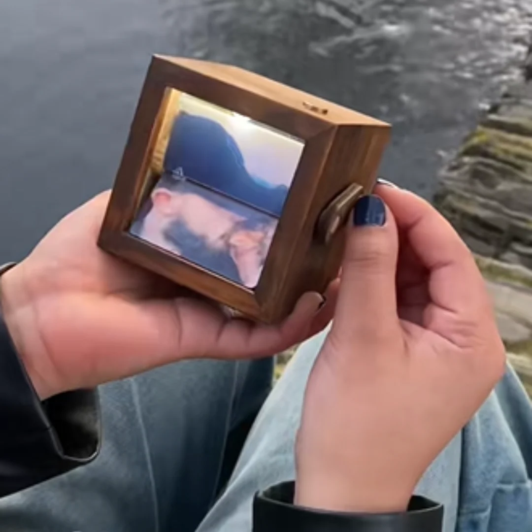 Customizable photo rotating album