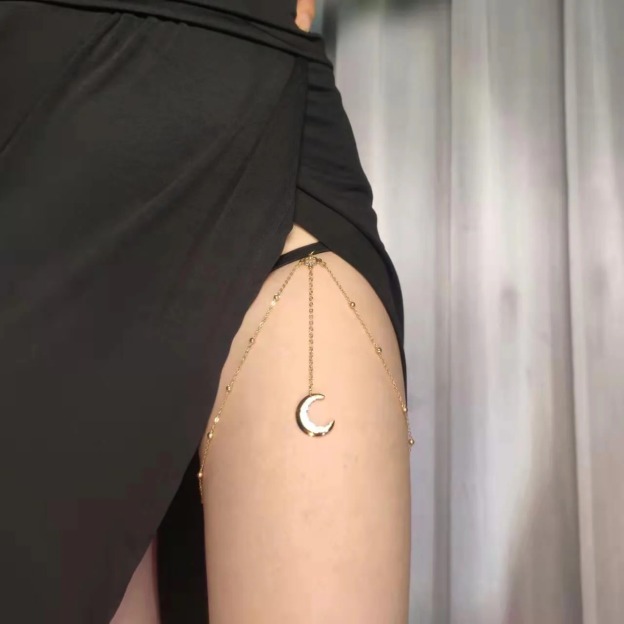 Rhinestone Moon Pendant Chain Leg Chain