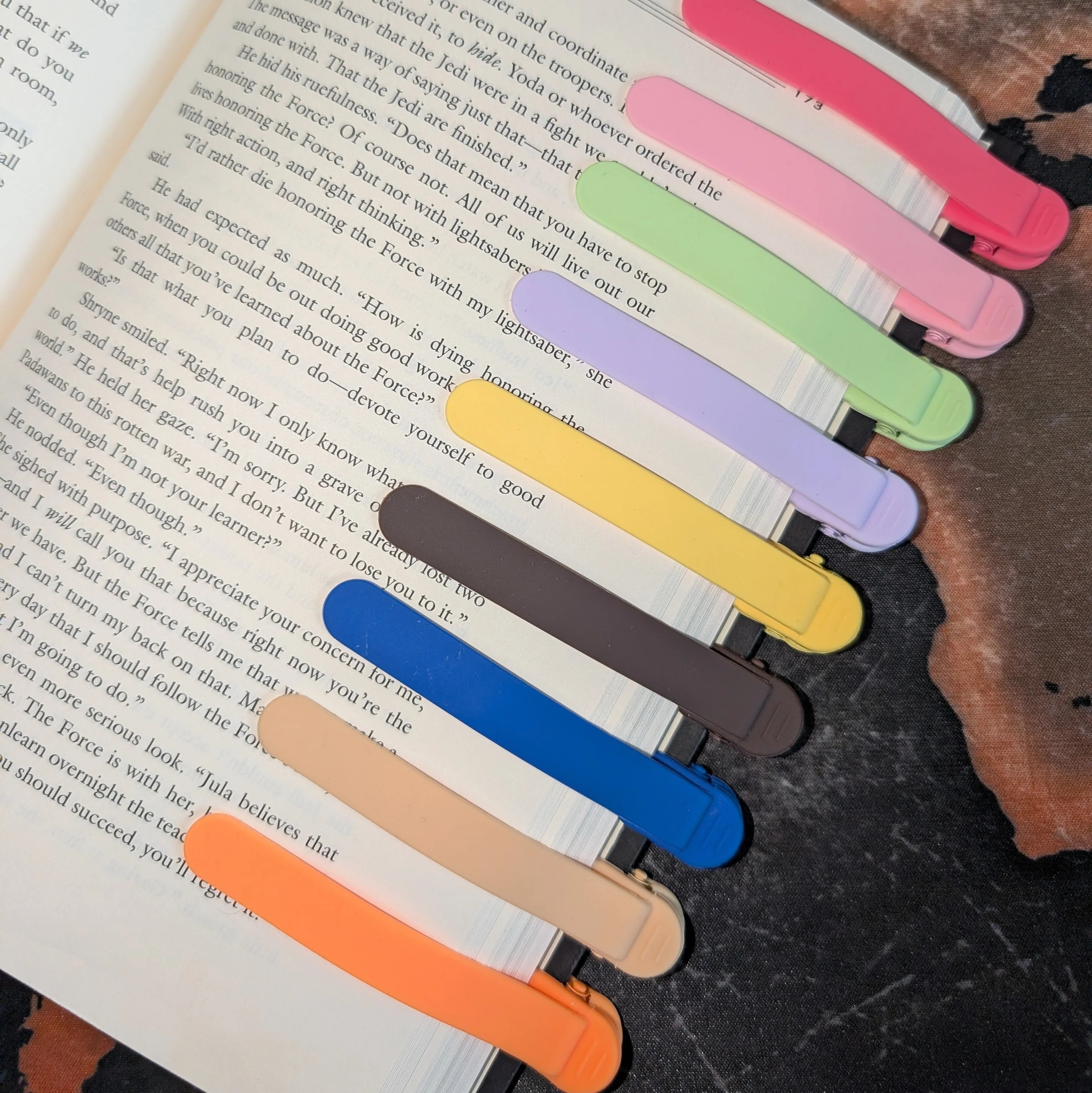 Silicone bookmark clips