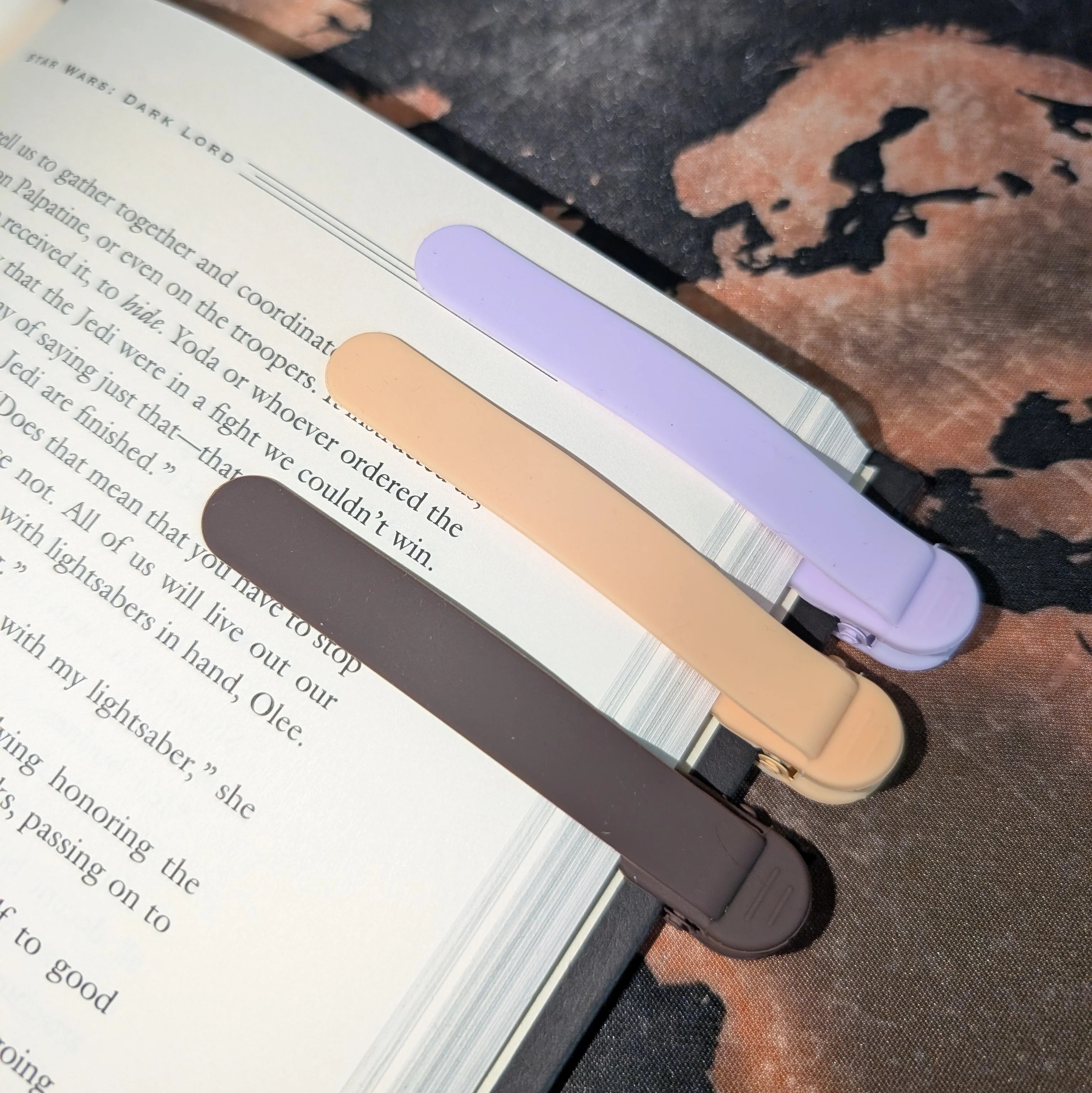 Silicone bookmark clips