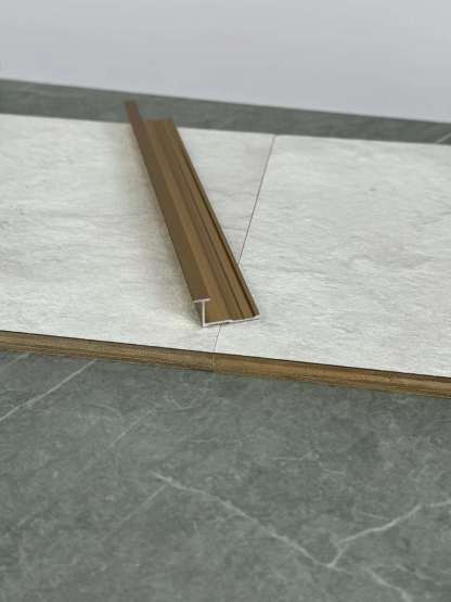 Aluminum joint for floor annd wall