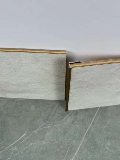 Aluminum joint for floor annd wall