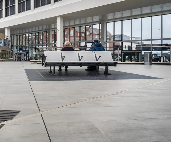 Stainless steel expansion joint for floor