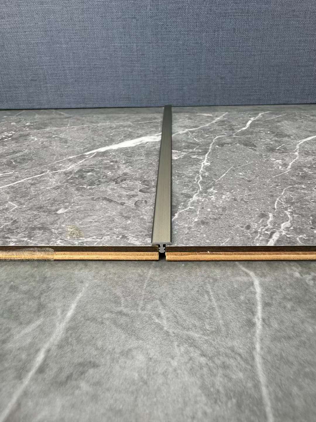 Aluminum T profile for floor and wall