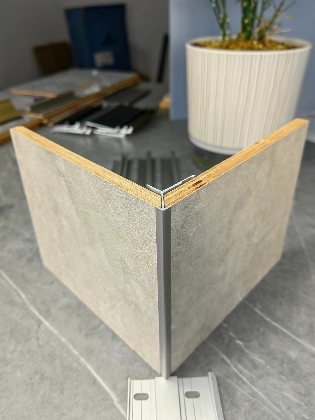 Aluminum Y shaped corner profile for wall panel and tiles