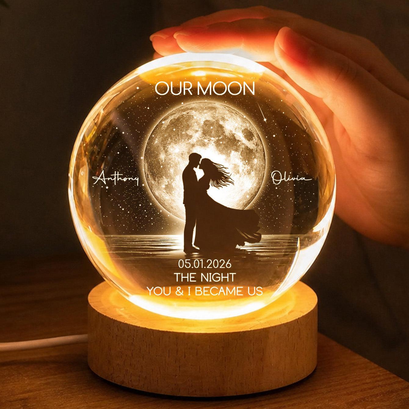 Pareja En Fase Lunar Besándose Bajo La Luz De La Luna – Luz Nocturna LED Con Bola De Cristal Personalizada – Regalo De Recuerdo Romántico Para Esposo, Esposa Y Parejas - mymoonlampes