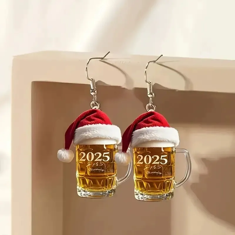 Pendientes Acrílicos De Jarra De Cerveza Navideña 2025 Pendientes Acrílicos De Jarra De Cerveza Con Gorro De Papá Noel - mymoonlampes