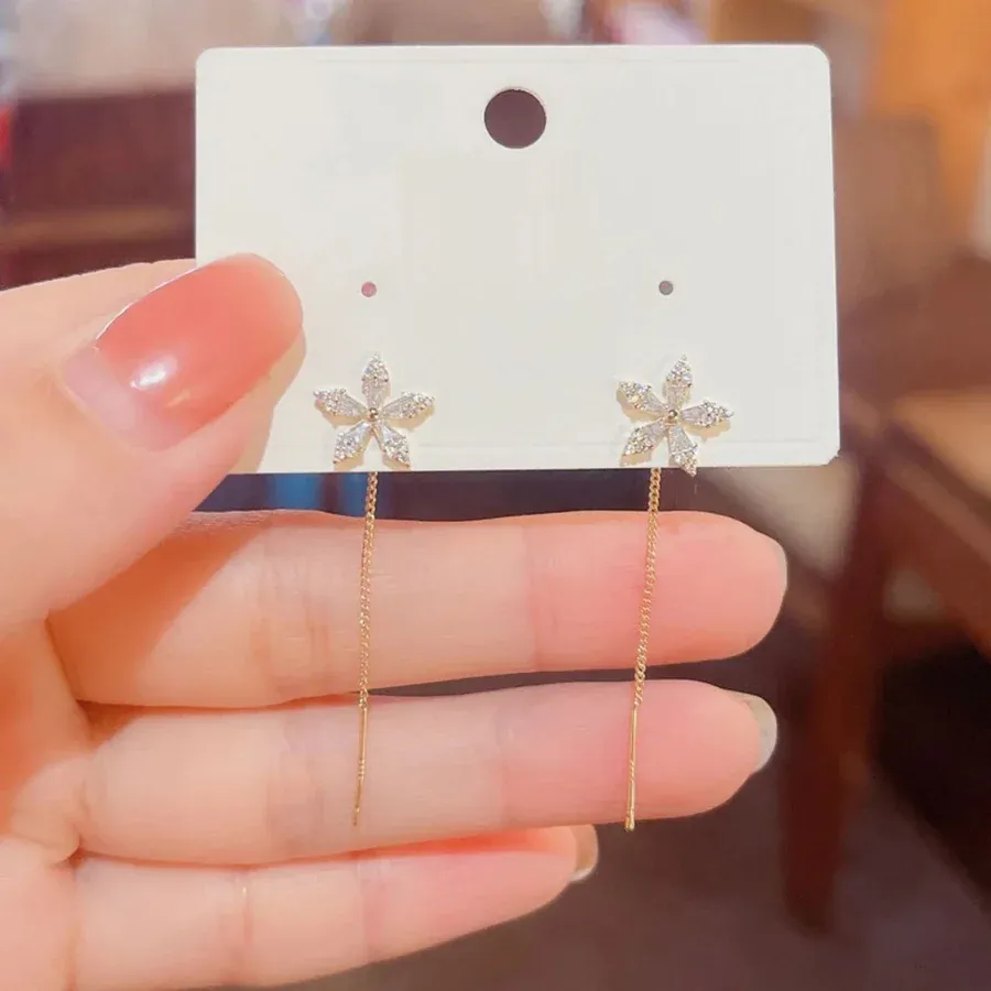 Sparkling Snowflake Flower Threader Earrings in Silver –Chain Earrings