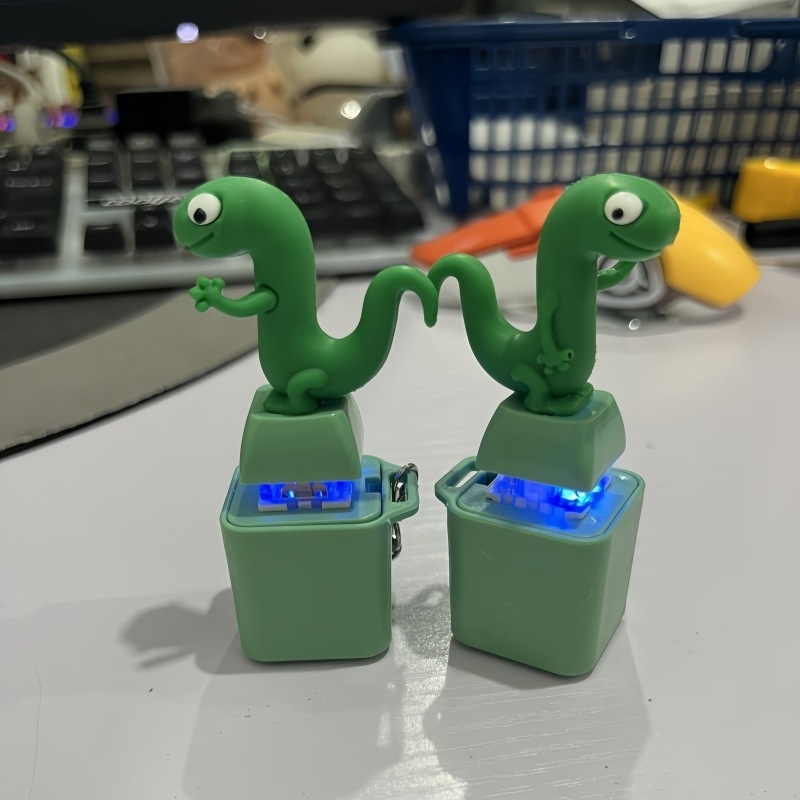 Funny Lizard Sound Keychain Stress Relief Squeeze Toy Button Press Noise Maker Cute Novelty Keychain Bag Charm Gift for Students