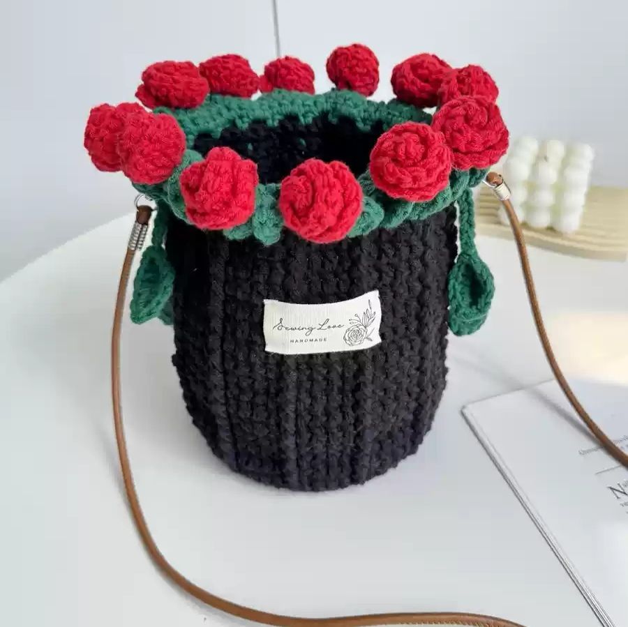Crochet Rose Bouquet Bag DIY Kit Handmade Yarn Crossbody Bag Floral Gift Craft Set