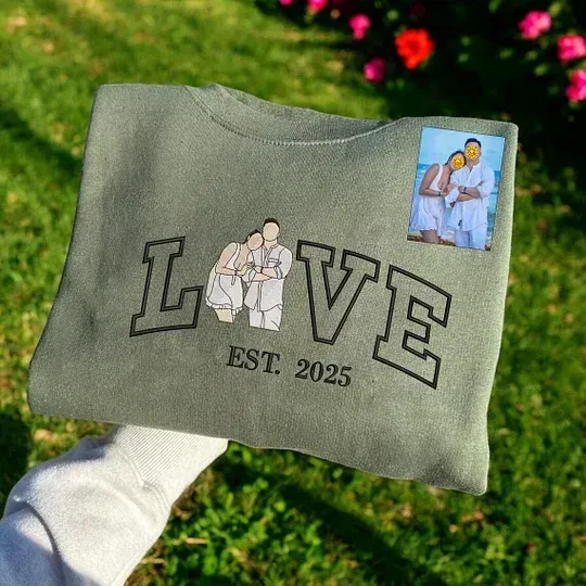 Personalisiertes Sweatshirt/hoodie Mit Besticktem Foto Eines Paares Mit Dem Aufdruck „love Est. Year“ - dephotoblanket