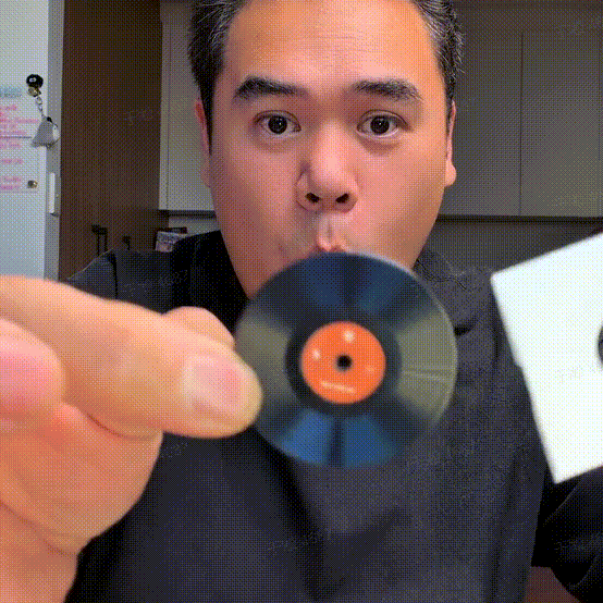 Personalisierter Mini-Vinyl-Musikplayer, der sich wirklich dreht und Musik abspielt | Jedes Vinyl kann ein anderes Lied abspielen, individuelles Fotoalbum-Cover, DIY-Vinylfarbe, Jubiläumsgeschenk für Paare - dephotoblanket