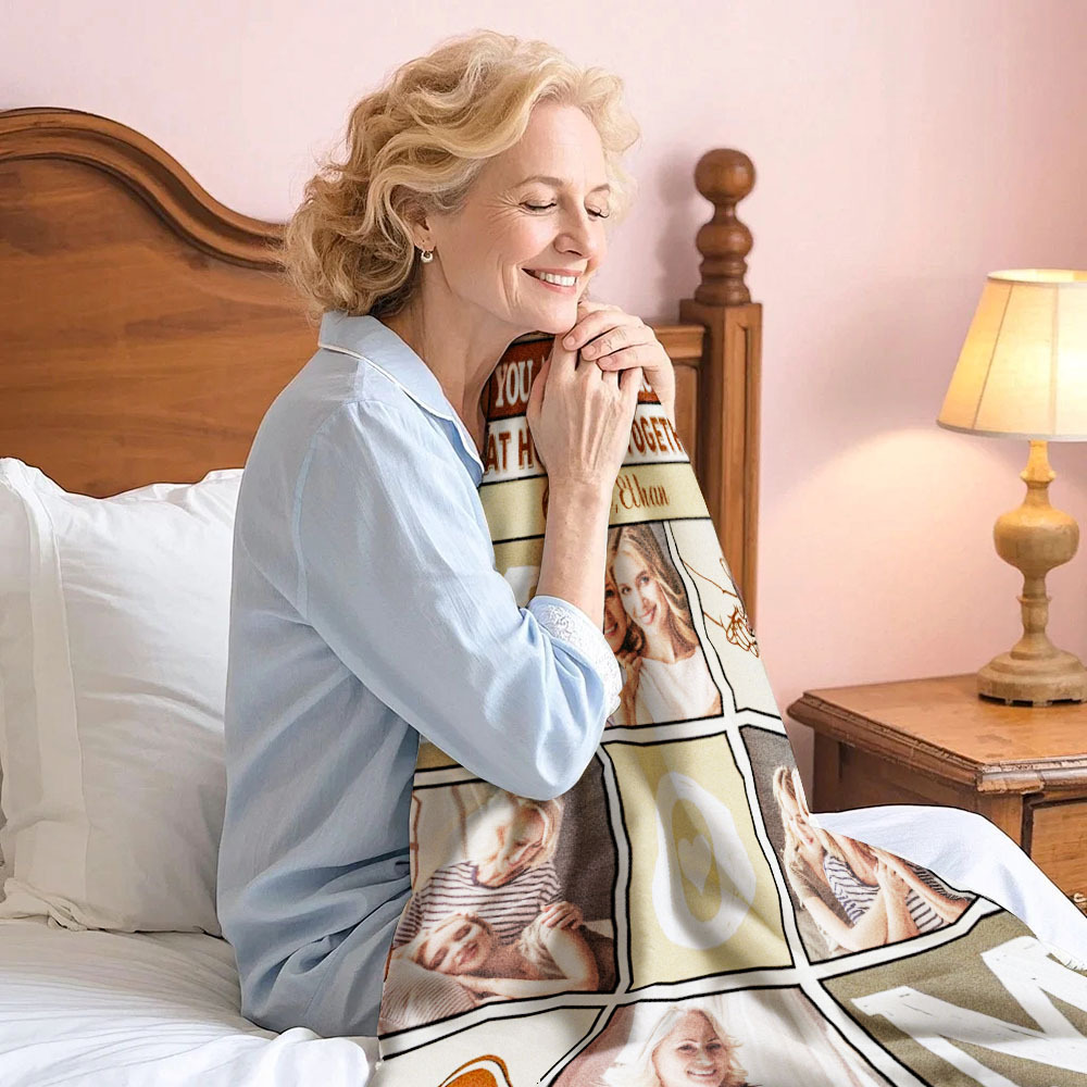 Holding Us Together - Personalisierte Fotodecke Für Mama - Muttertag