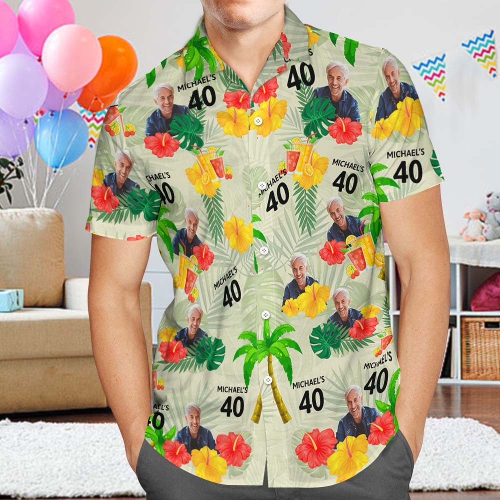Benutzerdefiniertes rosa Hawaii-Hemd mit Datum und Namen, Geburtstagsgesicht, rote Blume und Kokosnussbaum-Hawaii-Hemd - dephotoblanket