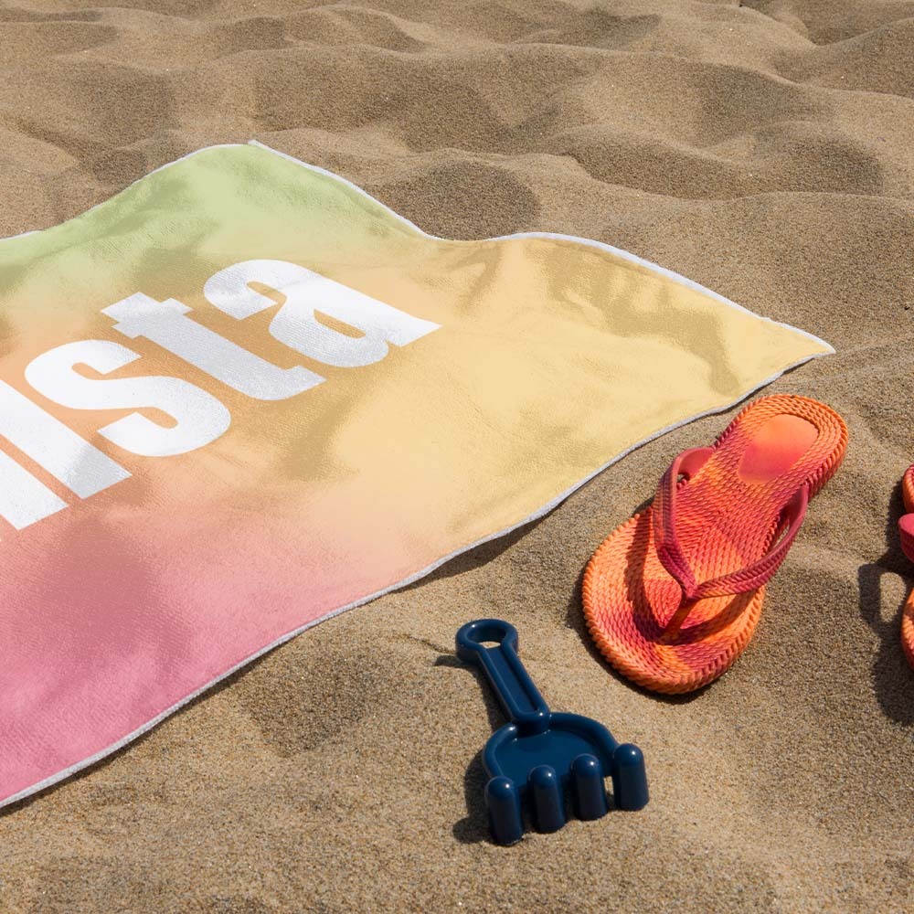 Benutzerdefiniertes Strandtuch Mit Namen Ombre Mehrfarbiges Strandtuch Personalisiertes Pooltuch Urlaubsgeschenk Mädchenreisegeschenk - dephotoblanket