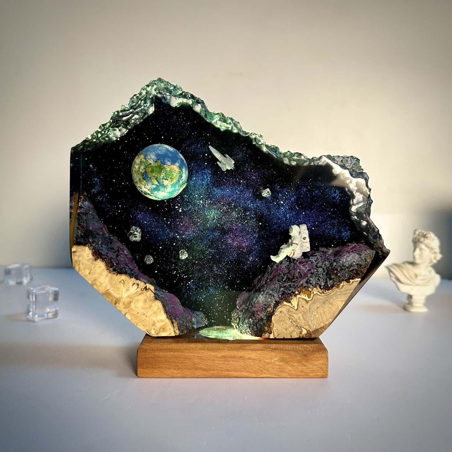 Kunstharz-lampe, Nachtlicht, Astronaut Im Weltraum Mit Erde, Heimdekoration, Geschenk, Einzigartige Geburtstagsgeschenkideen - dephotoblanket