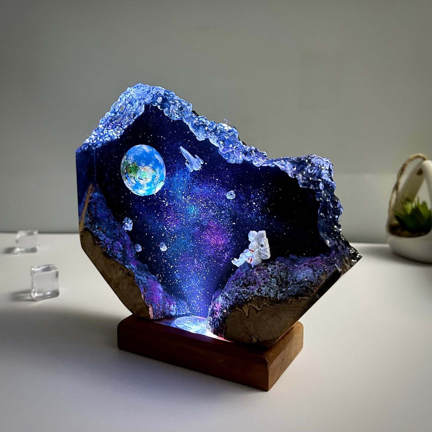 Kunstharz-lampe, Nachtlicht, Astronaut Im Weltraum Mit Erde, Heimdekoration, Geschenk, Einzigartige Geburtstagsgeschenkideen - dephotoblanket