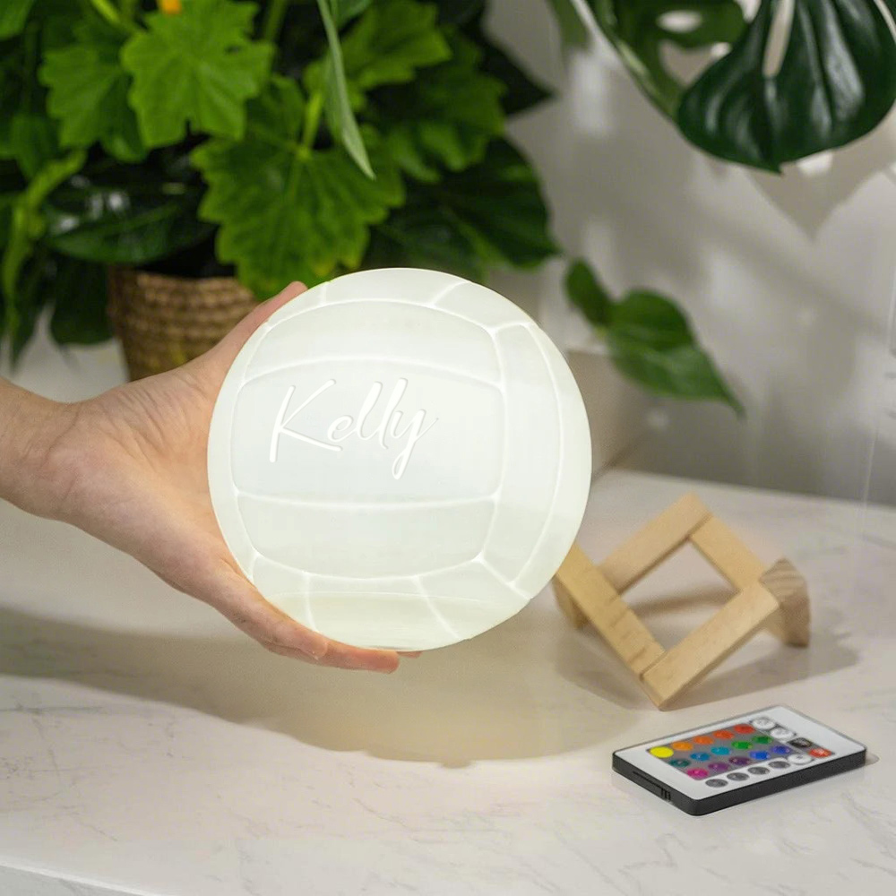 Personalisiertes Namens-3d-volleyball-nachtlicht Mit Fernbedienung, Tischleuchte Mit Holzsockel, Sportdekoration Für Zimmer, Geschenk Für Volleyball-liebhaber/spieler - dephotoblanket