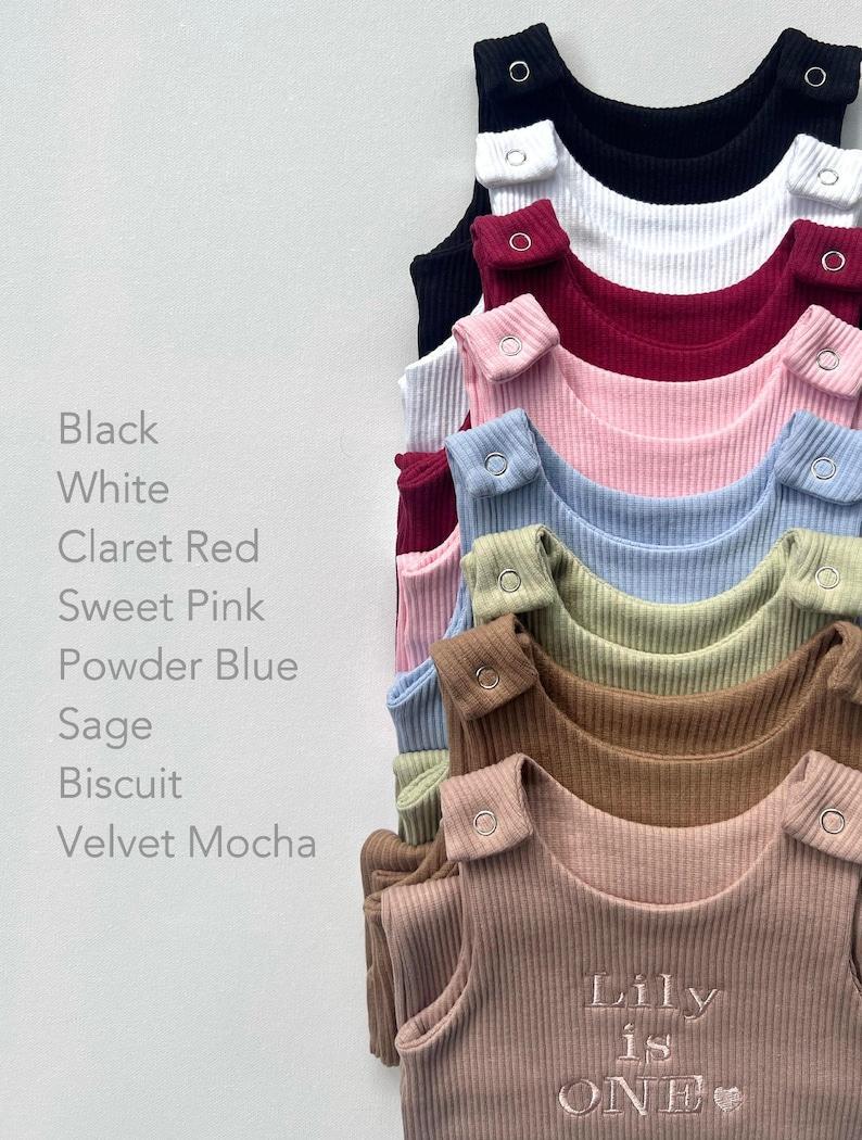 Personalisieren Sie Den Baby-geschenk-latzhose-strampler | Bestickte Baby-overalls. Individuelles Geburtstagsgeschenk Für Jungen Oder Mädchen. Personalisiertes Geschenk Für Neugeborene