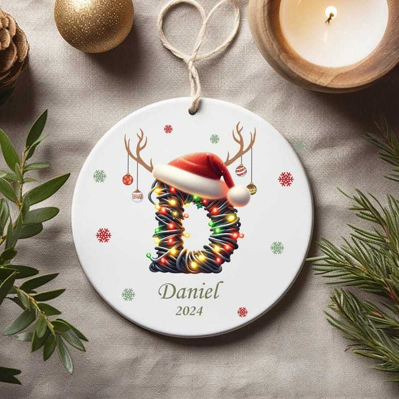 Ornement Personnalisé Avec Nom Et Lettre : Souvenir Familial De Noël 2025, Sublimation De Nom Personnalisé, Ornement Initial, Décoration De Noël - MapLunelampeFr