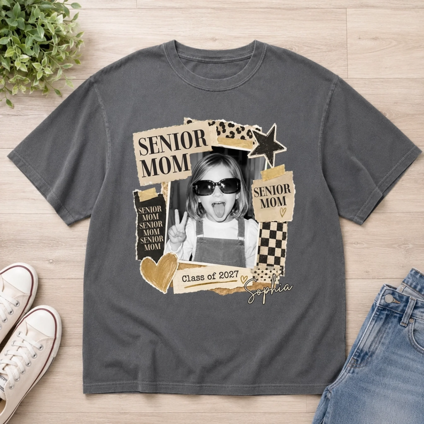 Personalized Senior Mom Graduation T-Shirt Gift for 2027 Class - Custom Photo Tee for Mother's Day or Graduation Party - MyMoonLampUk