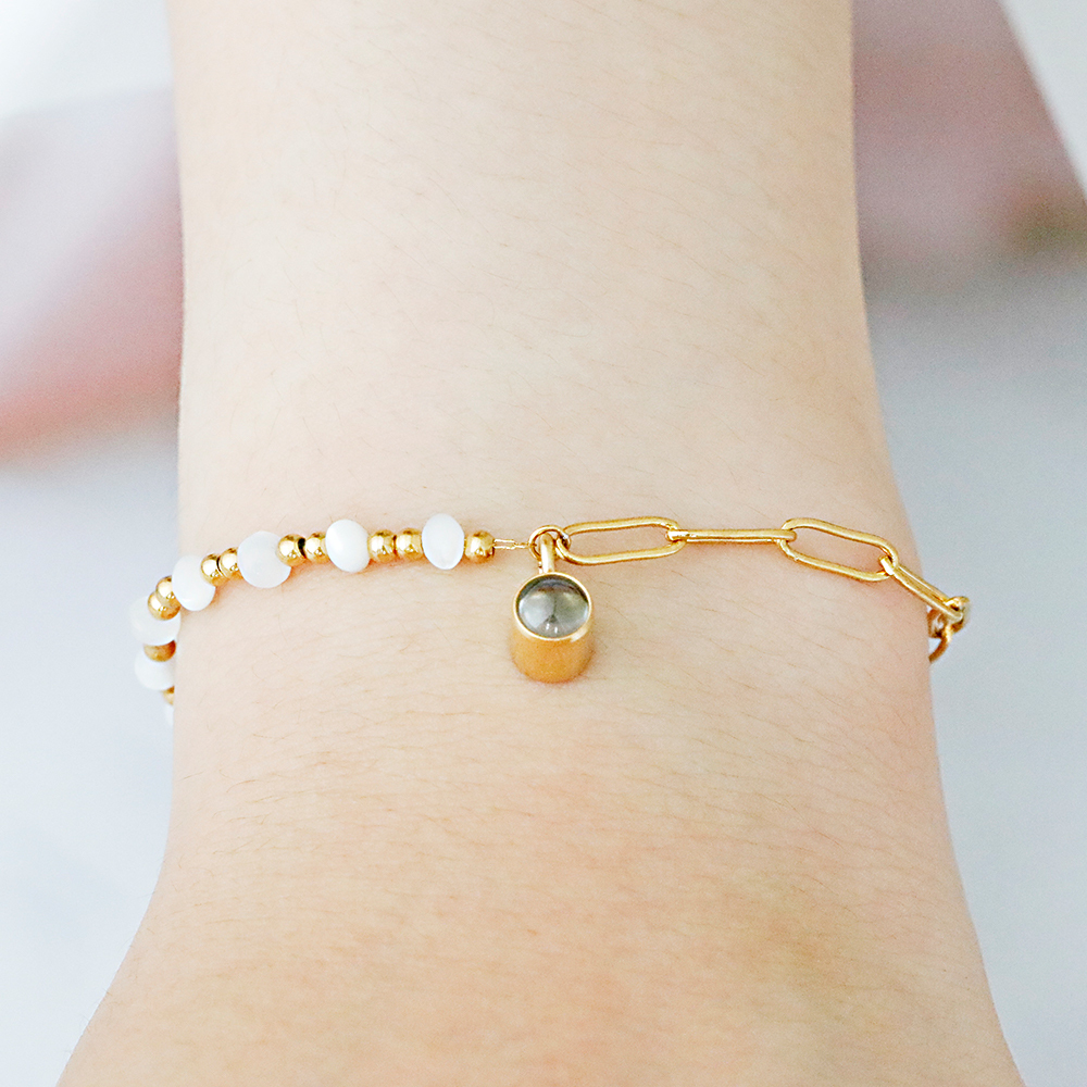 Custom Photo Projection Bracelet Vintage Luxury Circle Bracelet 18k Gold Plated Stainless Steel Pearl Bracelet Waterproof Bracelet Gift for Her - MyMoonLampUk