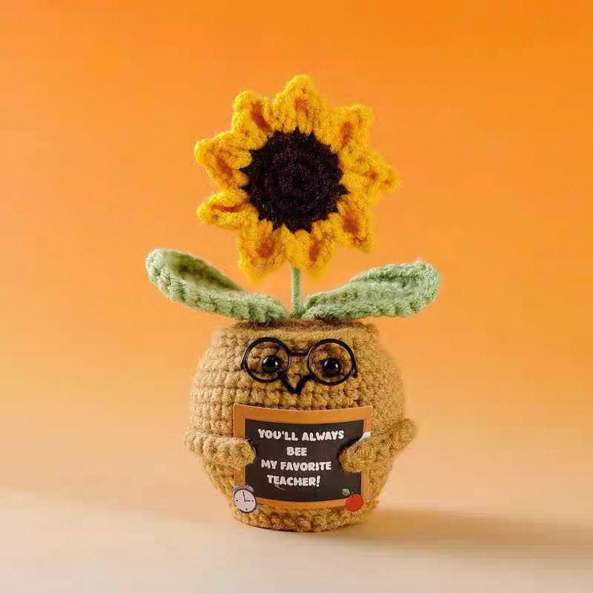 2025 Graduation Gift Doctoral Hat Handmade Crochet Positive Energy Doll Suitable for Friends, Classmates and Teachers