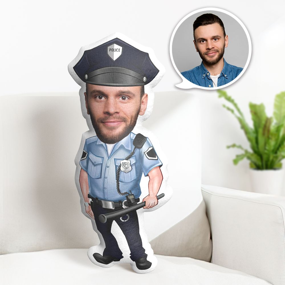 Coussin Personnalisé Avec Visage, Poupée Policière Tenant Une Matraque, Minime, Cadeau Pour Lui - MaPhotocaleconFr