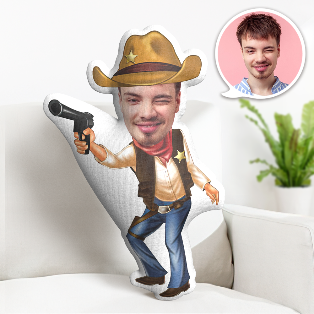 Coussin Personnalisé Avec Visage, Poupée Cowboy En Plein Tournage, Minime, Cadeau Pour Lui - MaPhotocaleconFr