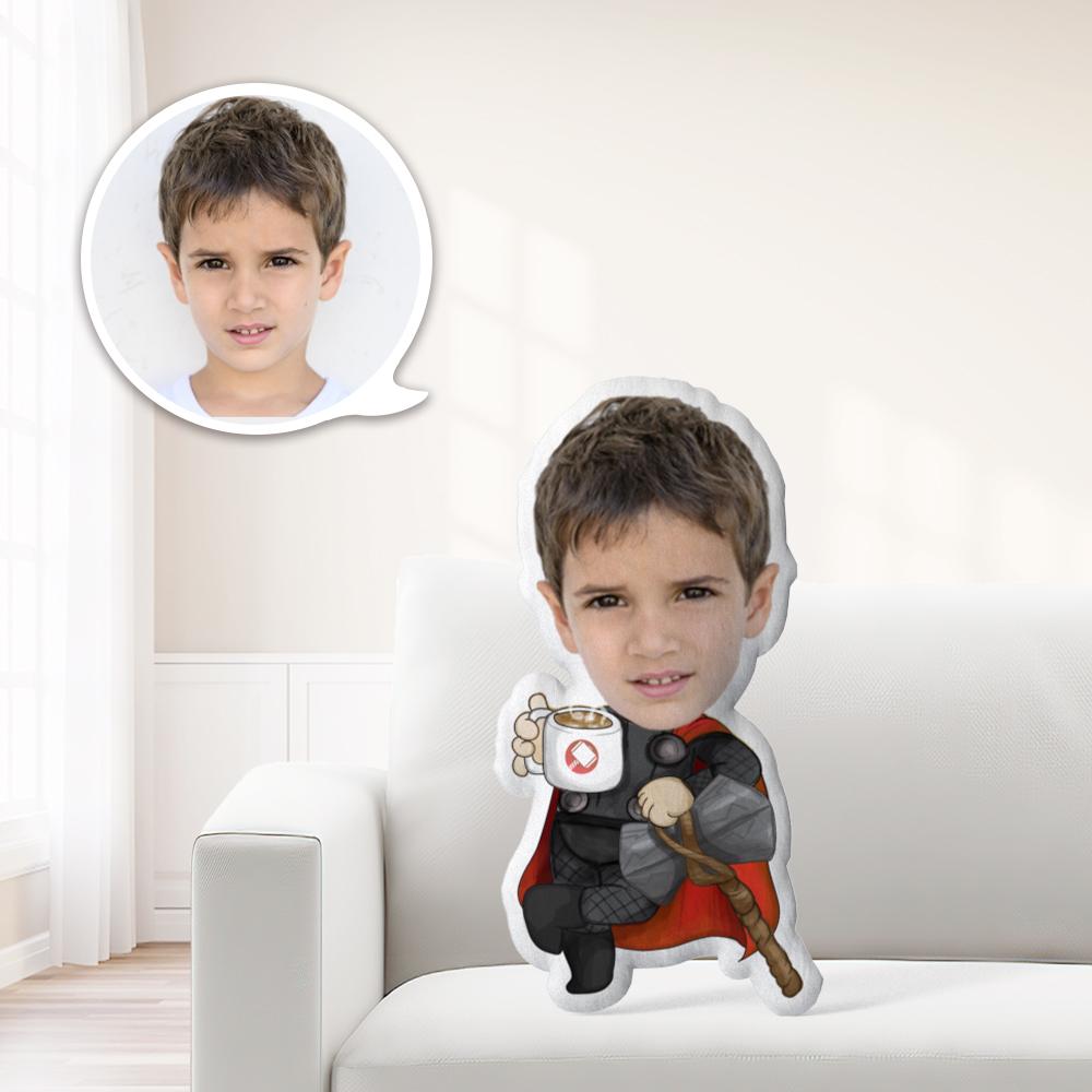 Coussin Décoratif Thor Minime Personnalisé Pour Noël - Offrez À Votre Enfant Le Cadeau Le Plus Précieux. - MaPhotocaleconFr
