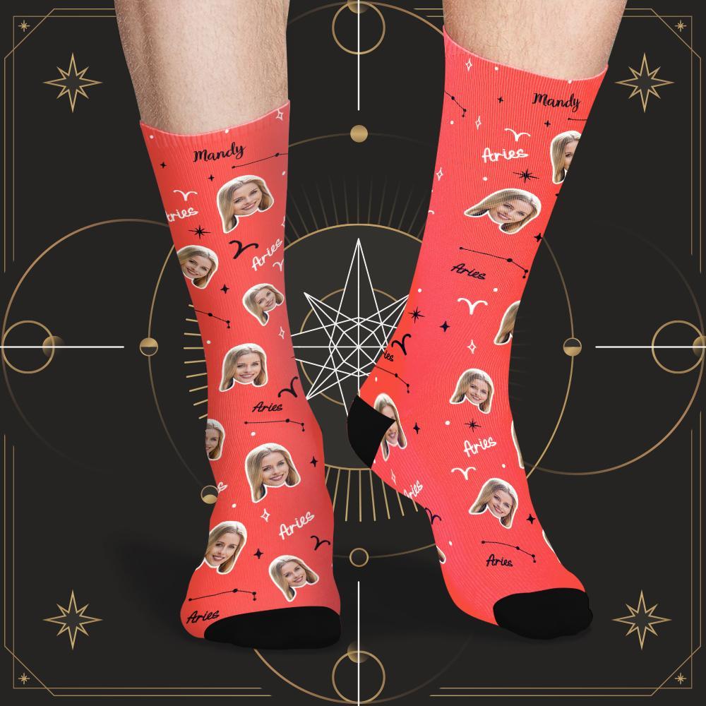 Chaussettes Porte-bonheur Bélier Personnalisées, Visage Personnalisé, Chaussettes Porte-bonheur Constellation Exclusives - MaPhotocaleconFr