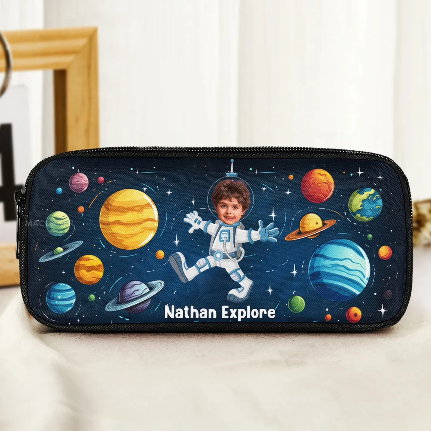 Benutzerdefiniertes Foto Mit „erkunde Das Universum Als Astronaut“ – Personalisiertes Foto-federmäppchen