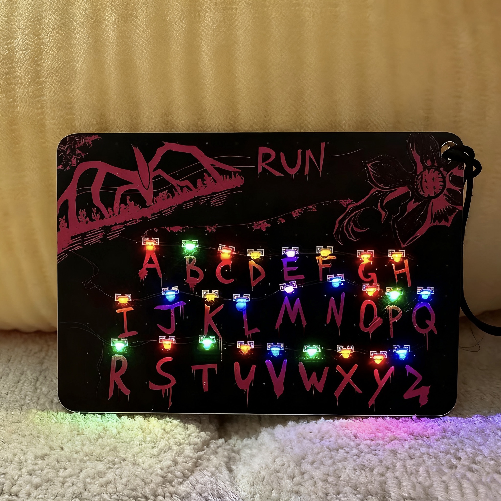 Vintage Mystery A–z Leuchttafel | Wandbehang & Kühlschrankmagnet | Dekorative Led-anzeige Mit Ein-knopf-bedienung