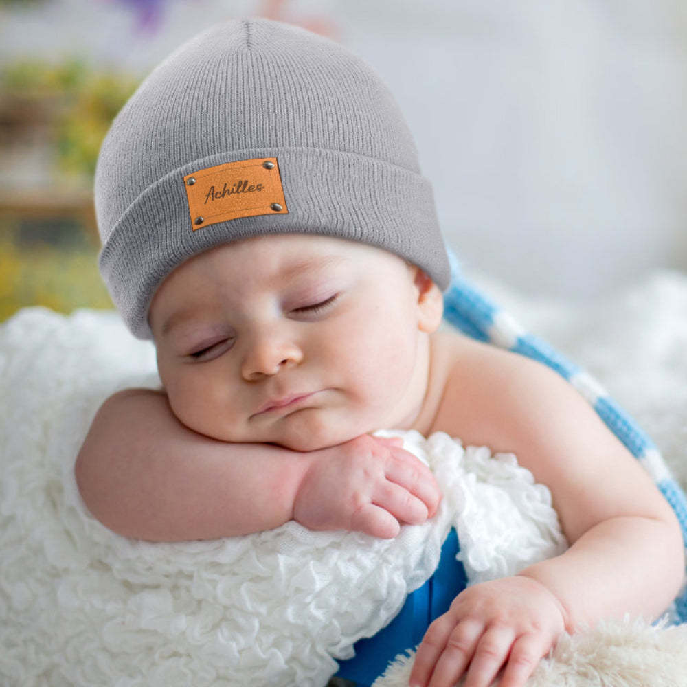 Personalisierte Babymütze Mit Individuellem Namen, Lederaufnäher, Beanie-geschenke Für Kinder Oder Erwachsene - DePhotoBoxer