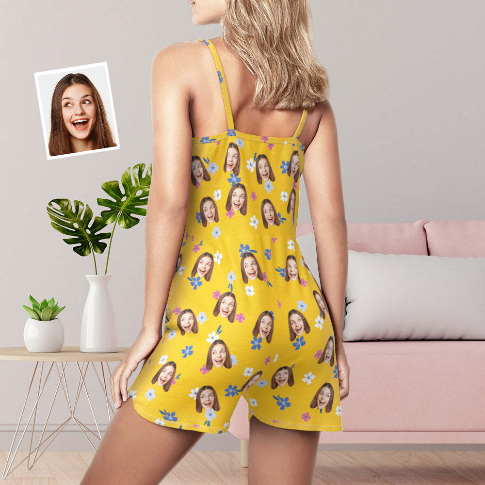 Benutzerdefinierte Face Sling Jumpsuit Shorts Personalisiertes Foto Gelbe Blumen Ärmelloser Pyjama Für Frauen - DePhotoBoxer